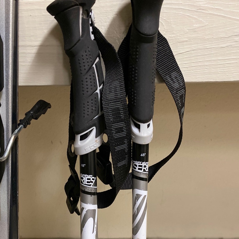 Scott ski sticks.